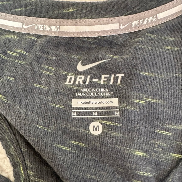 Nike dri-fit partial open back running tank. Women’s size Medium. - Picture 4 of 7